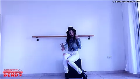 Beautiful Flexi Girl With High Heels - Watch4Fetish