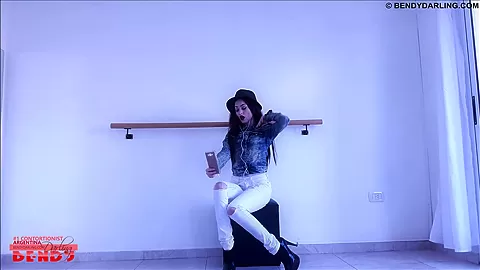 Beautiful Flexi Girl With High Heels - Watch4Fetish