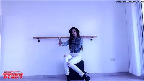 Beautiful Flexi Girl With High Heels - Watch4Fetish