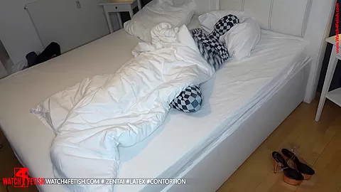 Zentaigirl Pissing - Watch4Fetish