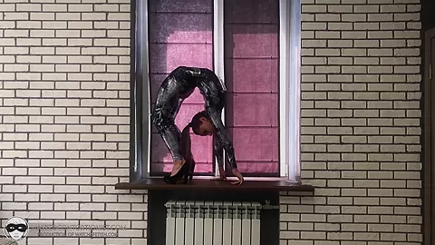 Training Before The Show - Watch4Fetish
