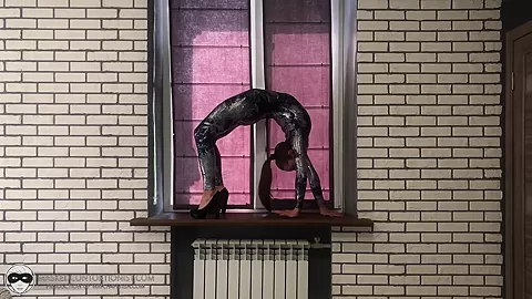 Training Before The Show - Watch4Fetish