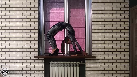 Training Before The Show - Watch4Fetish