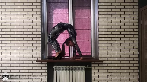 Training Before The Show - Watch4Fetish