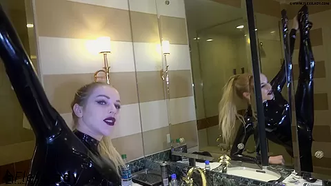 Zentai En La Habitaciгіn Del Hotel - Watch4Fetish