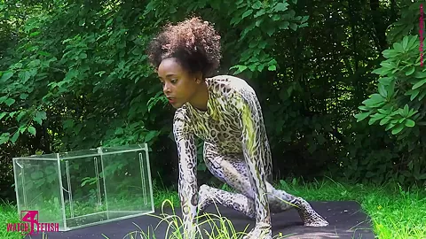 Surprise In The Glass Box - Watch4Fetish
