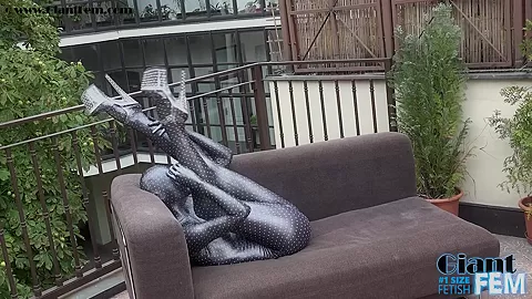 Amazing Long Legs - Watch4Fetish