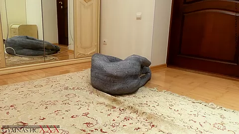 Flexi Girl In Spandex - Watch4Fetish