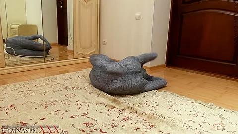 Flexi Girl In Spandex - Watch4Fetish