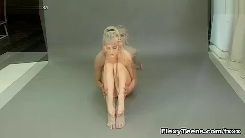 Dora Tornaszkova - FlexyTeens
