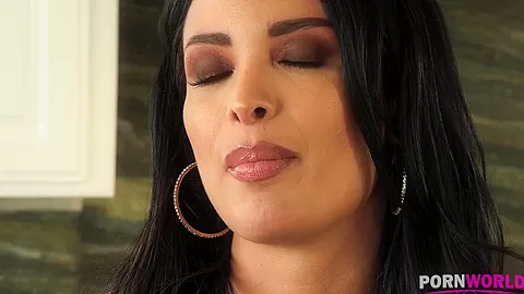 Curvy Sex Goddess Craves Hardcore - PornWorld