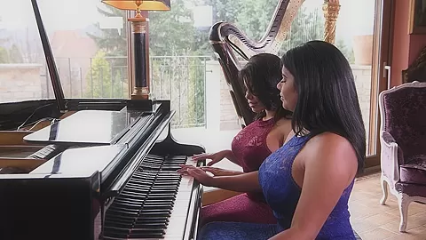 Busty Lesbians Cum Hard - PornWorld