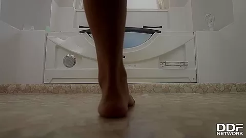 Busty Courtesan Fantasy - PornWorld