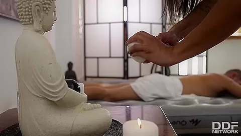 Busty Courtesan Fantasy - PornWorld