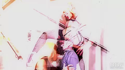 Blondie Loves To Cum - PornWorld