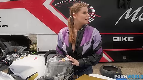 Bikers Make Her Wet - PornWorld