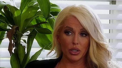 Always At Her XXX Service - PornWorld