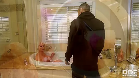 Always At Her XXX Service - PornWorld