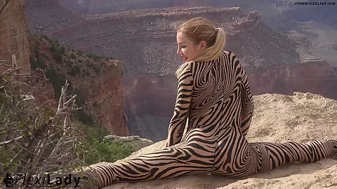 Contortion Performance On Grand Canyon - Watch4Fetish