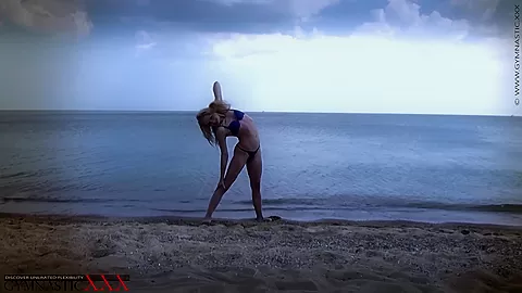 Flexi Beach Workout - Watch4Fetish