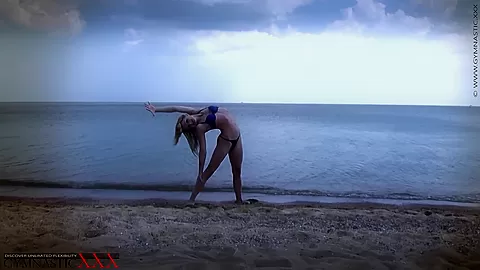 Flexi Beach Workout - Watch4Fetish