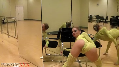 Contortion Warm Up - Watch4Fetish