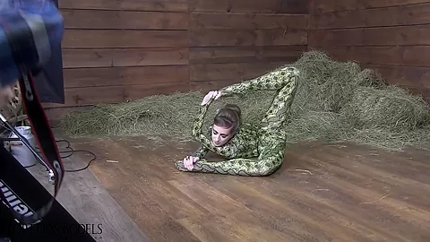 Flexible Spandex Beauty - Watch4Fetish
