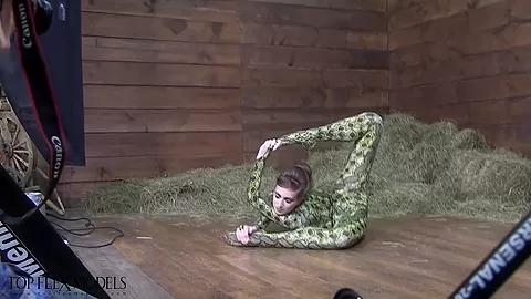 Flexible Spandex Beauty - Watch4Fetish