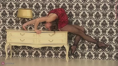 Contortion In Hotel Room - Watch4Fetish