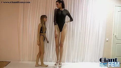 Extreme Long Legs - Watch4Fetish