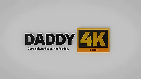 DADDY4K. Il fidanzato trova suo padre e la sua ragazza fare l'amore sporco