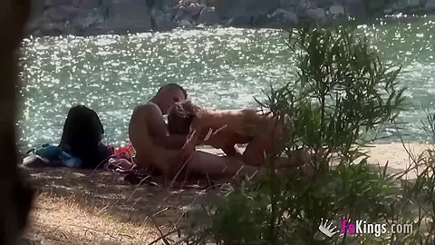 Dogging around with Araceli the milf near the lake