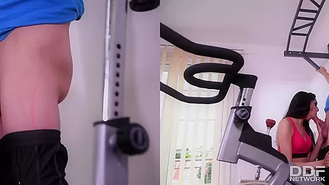 Juicy Blowjob At The Gym - PornWorld