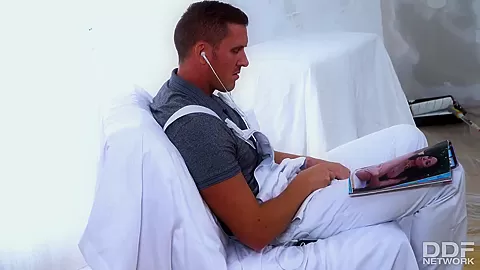 Expert Cock Sucker - PornWorld