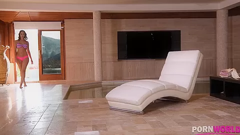 Dreamgirl Gets Her Toes Sucked - PornWorld