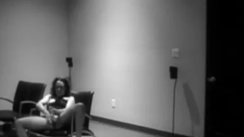 Hot Babe waiting and Fingering Pussy