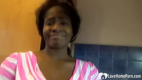 Ebony chick shows her amazing big boobs