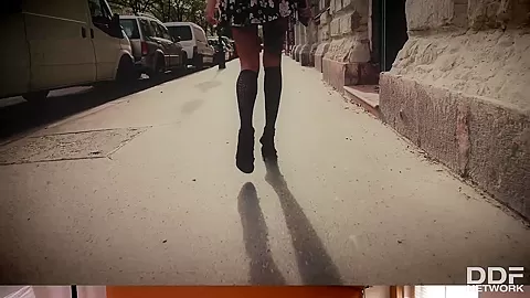 Showcasing Her Footjob Skills - PornWorld