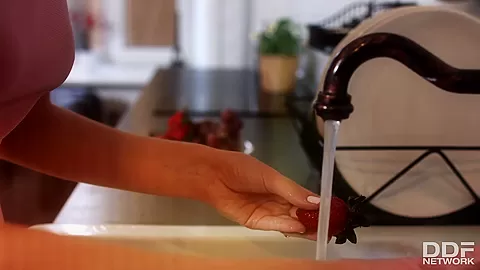 Popping Candy's Cherry - PornWorld