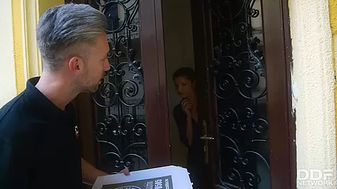 Pizza Boy Delivers Hardcore - PornWorld