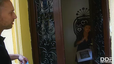 Pizza Boy Delivers Hardcore - PornWorld