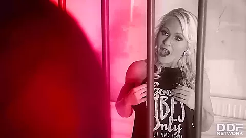 Officer, I Need My Ass Fucked - PornWorld