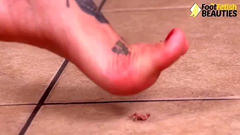 Giantess punishes her boss with feet after a magic spell