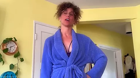 Stepmom Shows You What Her Stripper Days Were Like