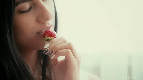 Strawberry Sunday - Cira Nerri - Met-Art