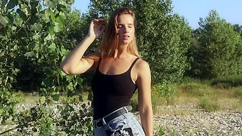 The River's Girl - Vanesa - Met-Art