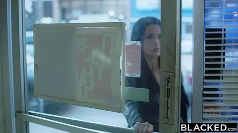 BLACKED This BBC queen finds black nerd with huge cock !