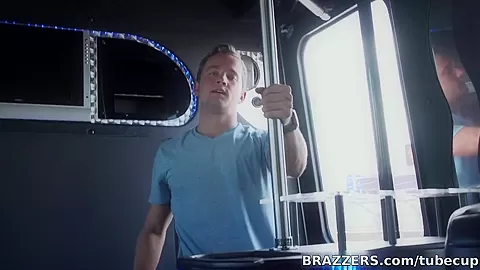 CFNM: Party Down with the Puny Boy