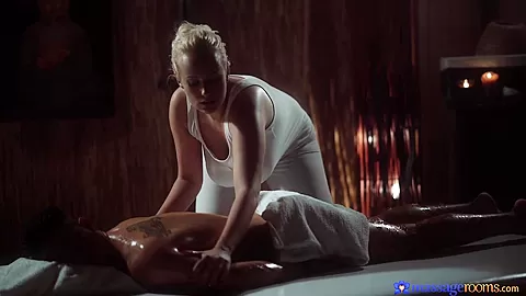Huge Tits Milf Gives Oily Titwank - MassageRooms