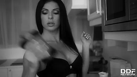 Trained to Thrill - PornWorld
